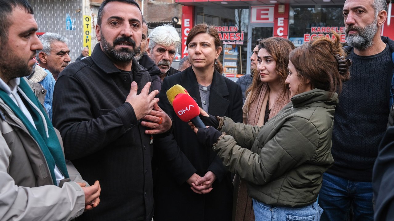 Diyarbakır’da kaldırım krizi tatlıya bağlandı: Esnaf özür diledi