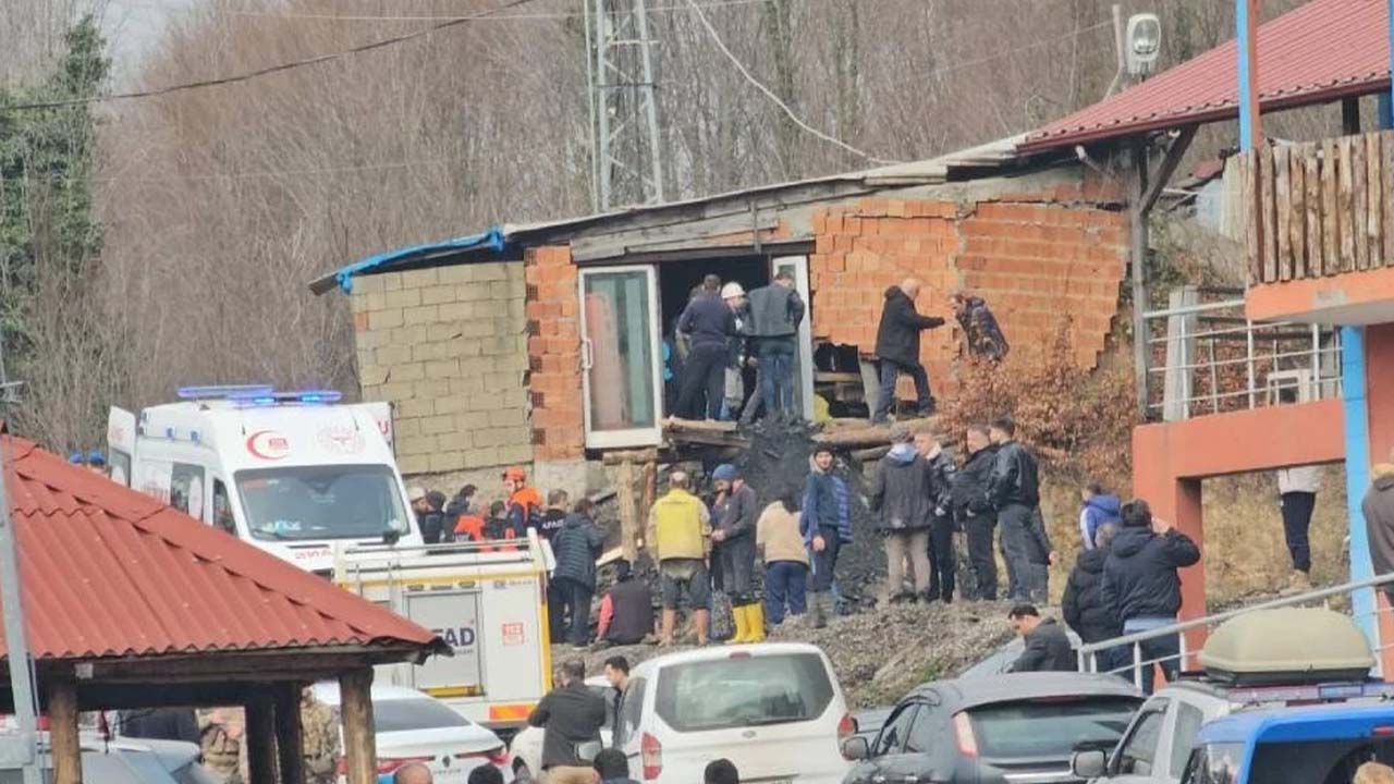 Maden ocağında göçük: 3 işçi göçük altında