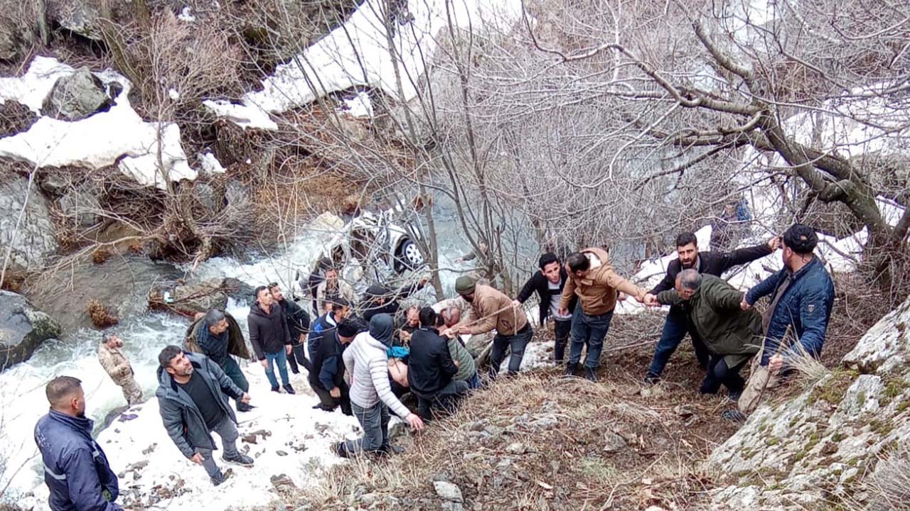 Bitlis’te otomobil uçuruma yuvarlandı: 3 ölü, 5 ağır yaralı