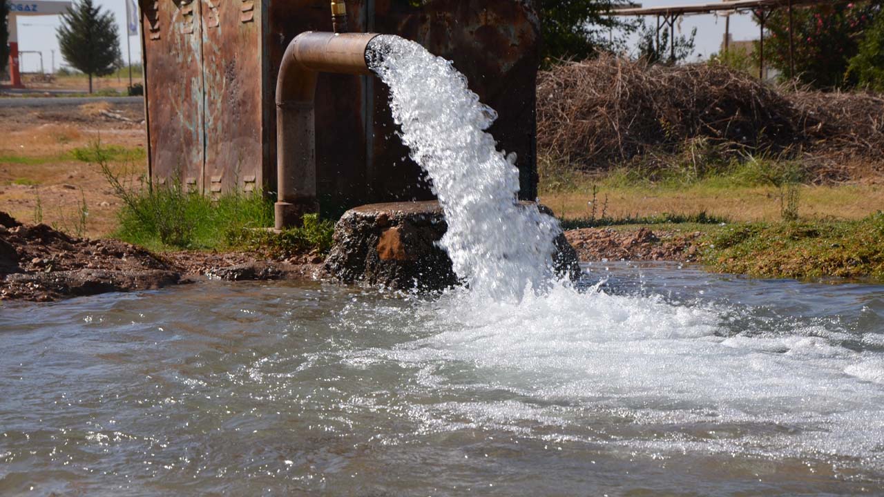 Harran’da vahşi sulama: Sınır dışına da akıtıldı