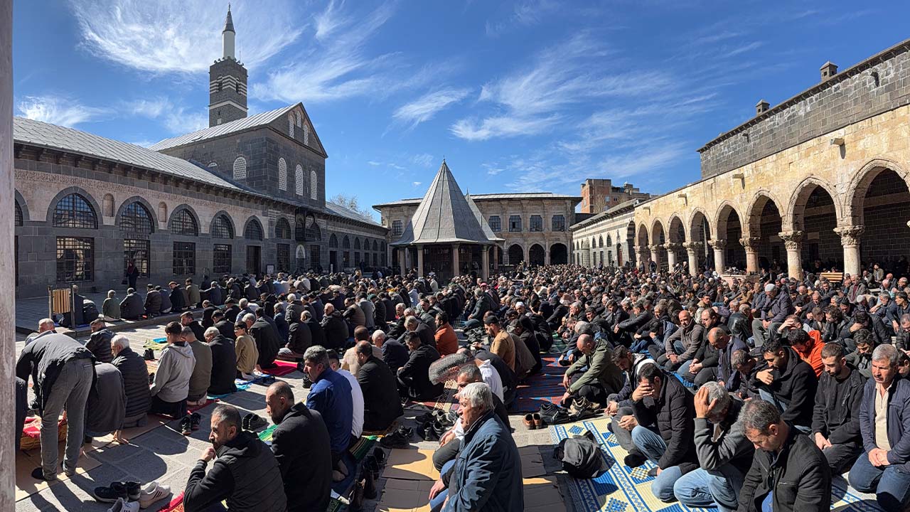 Diyarbakır: Ulu Cami doldu taştı