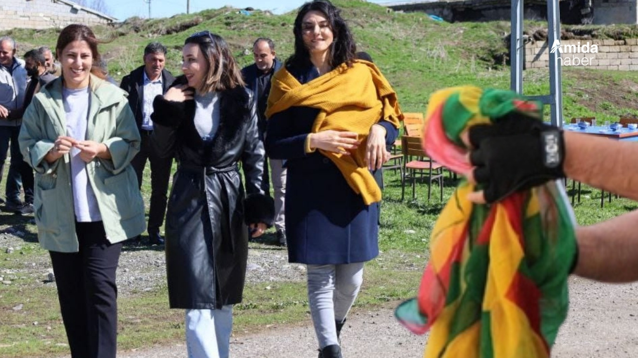 Ağrı’da iki kadın tutuklandı: Gerekçe sarı-kırmızı ve yeşil mendil