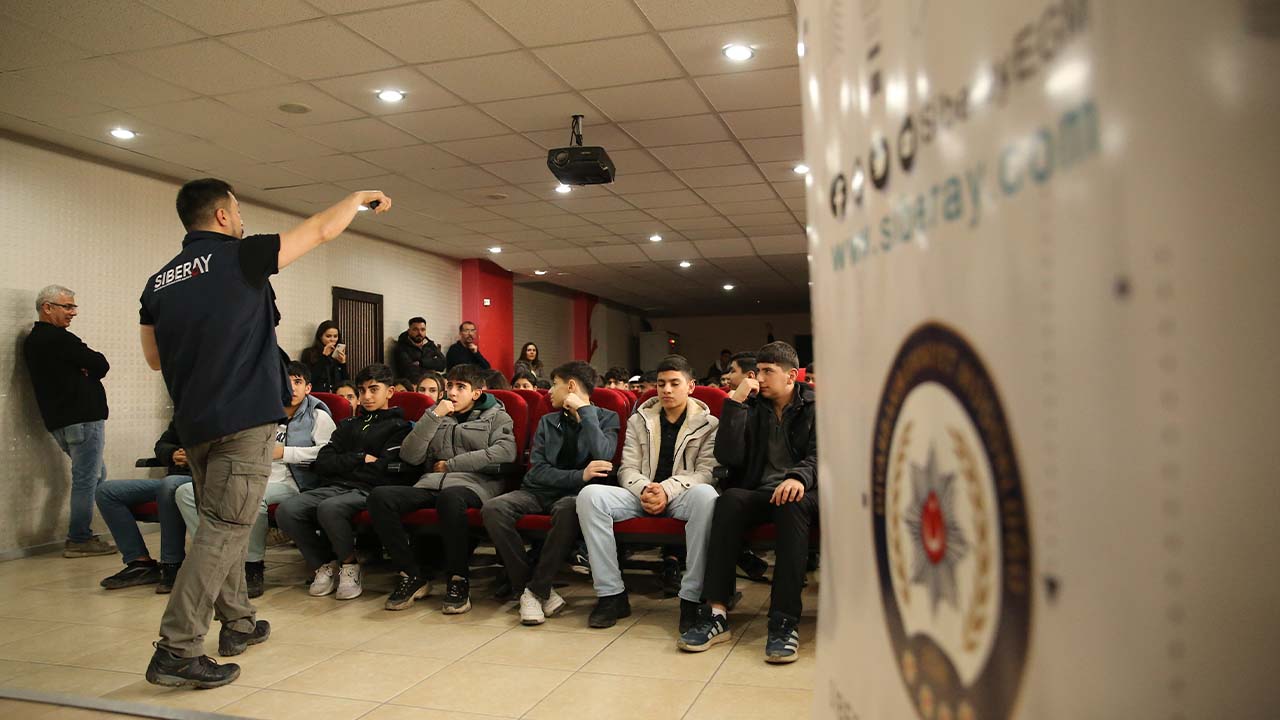 Diyarbakır’da çocuklara siber zorbalığa karşı eğitim