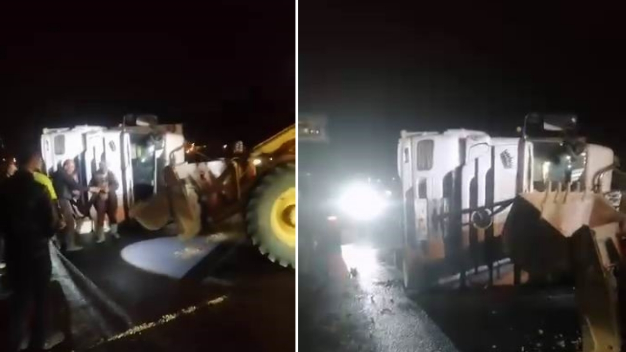 Diyarbakır’da buğday yüklü tır devrildi