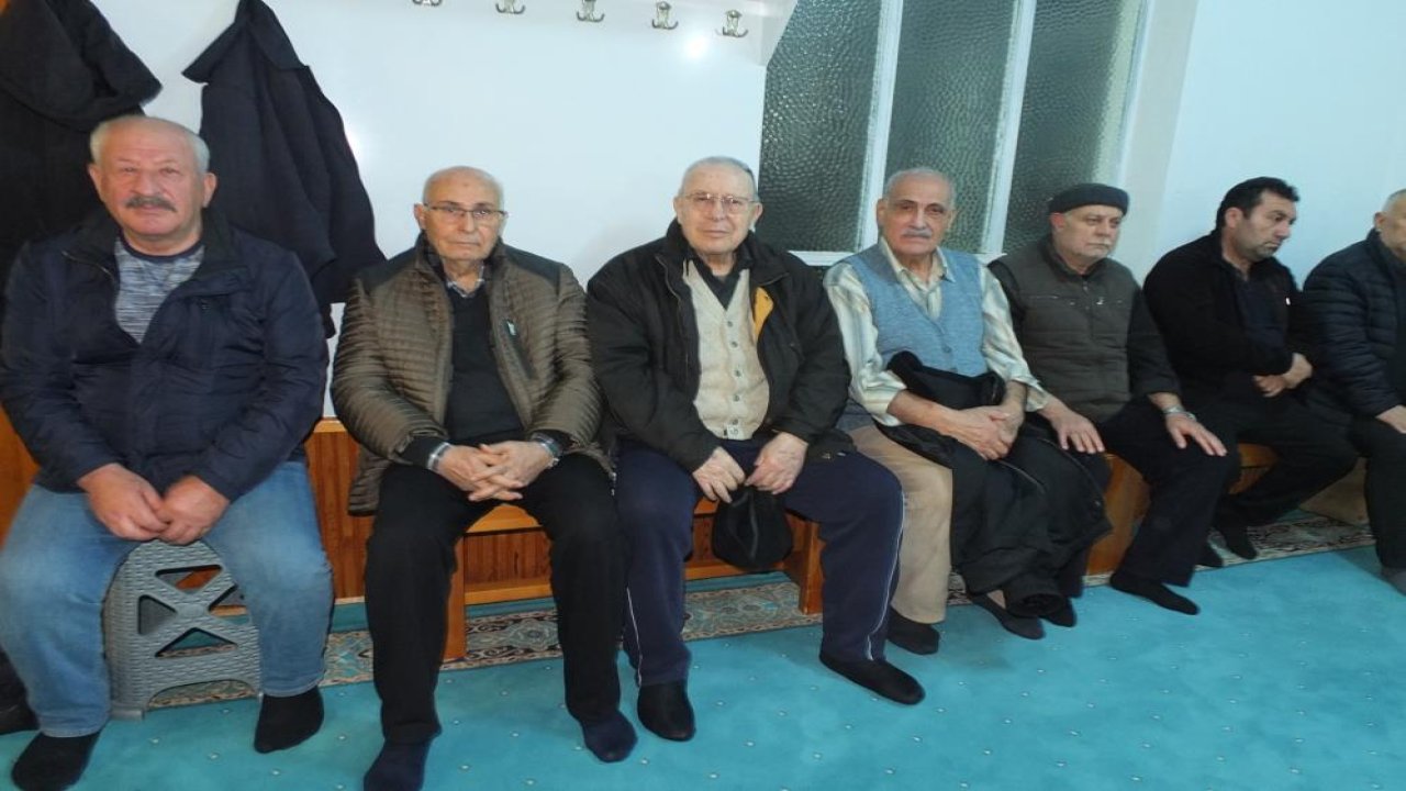 Erken okunan ezan ve patlayan top ilçeyi karıştırdı