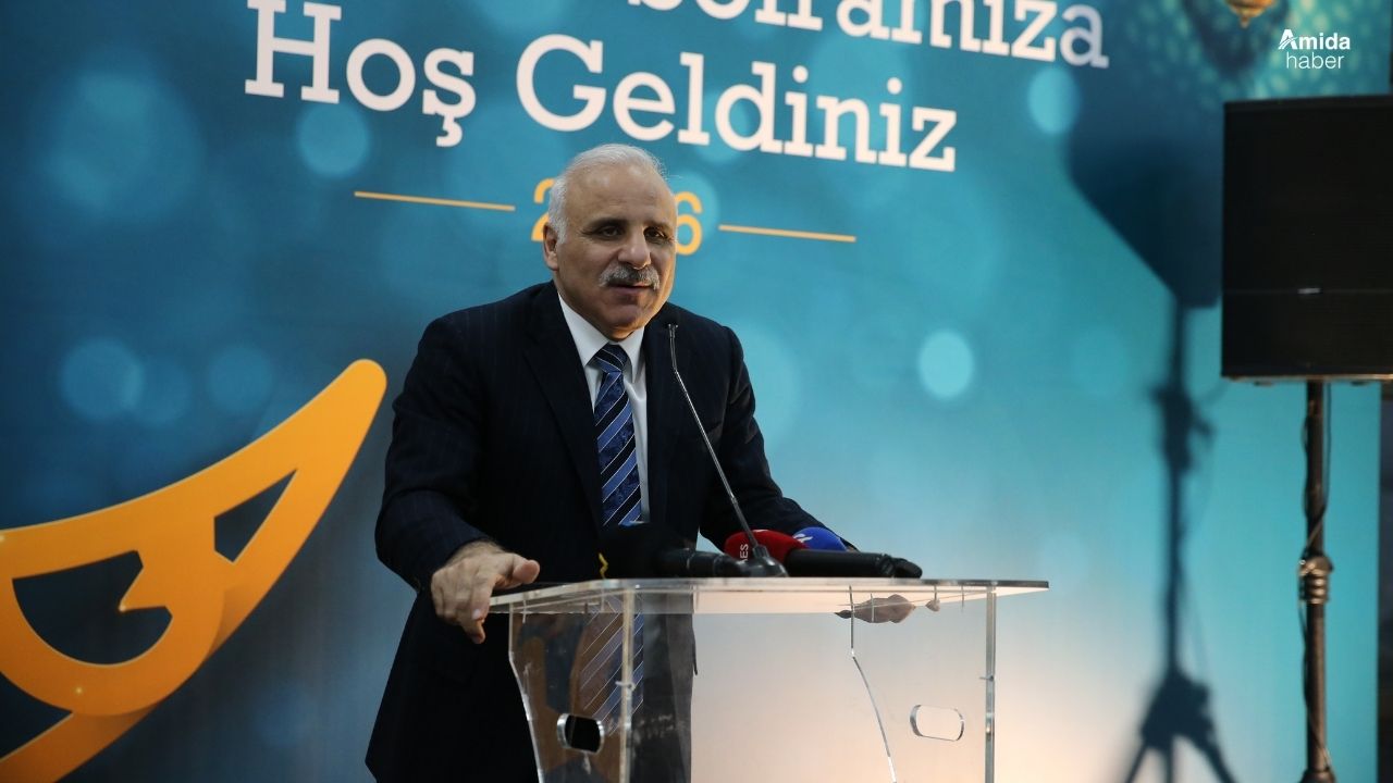 Diyarbakır Valisi Zorluoğlu öğrencilerle iftar yaptı