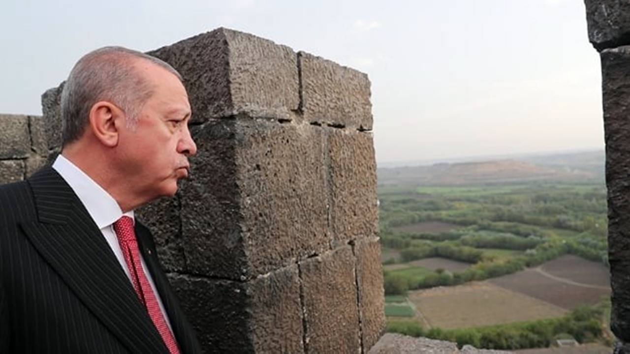 Diyarbakırlı vekilden Kürtçe doğum günü kutlaması