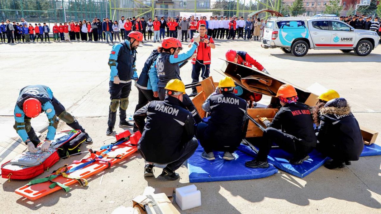 Diyarbakır’da 355 öğrenciyle deprem tatbikatı
