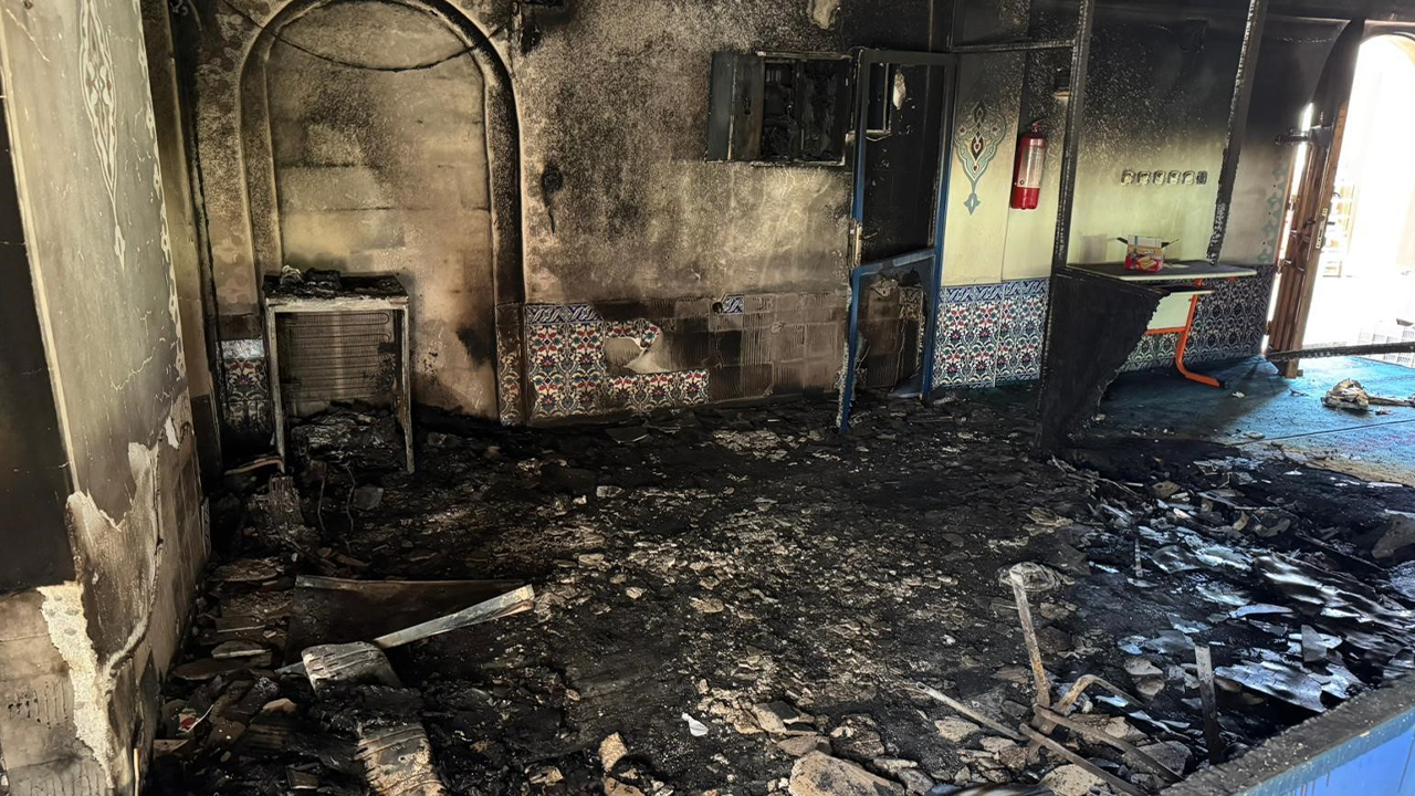 Mersin'de camide yangın: Maddi hasar oluştu