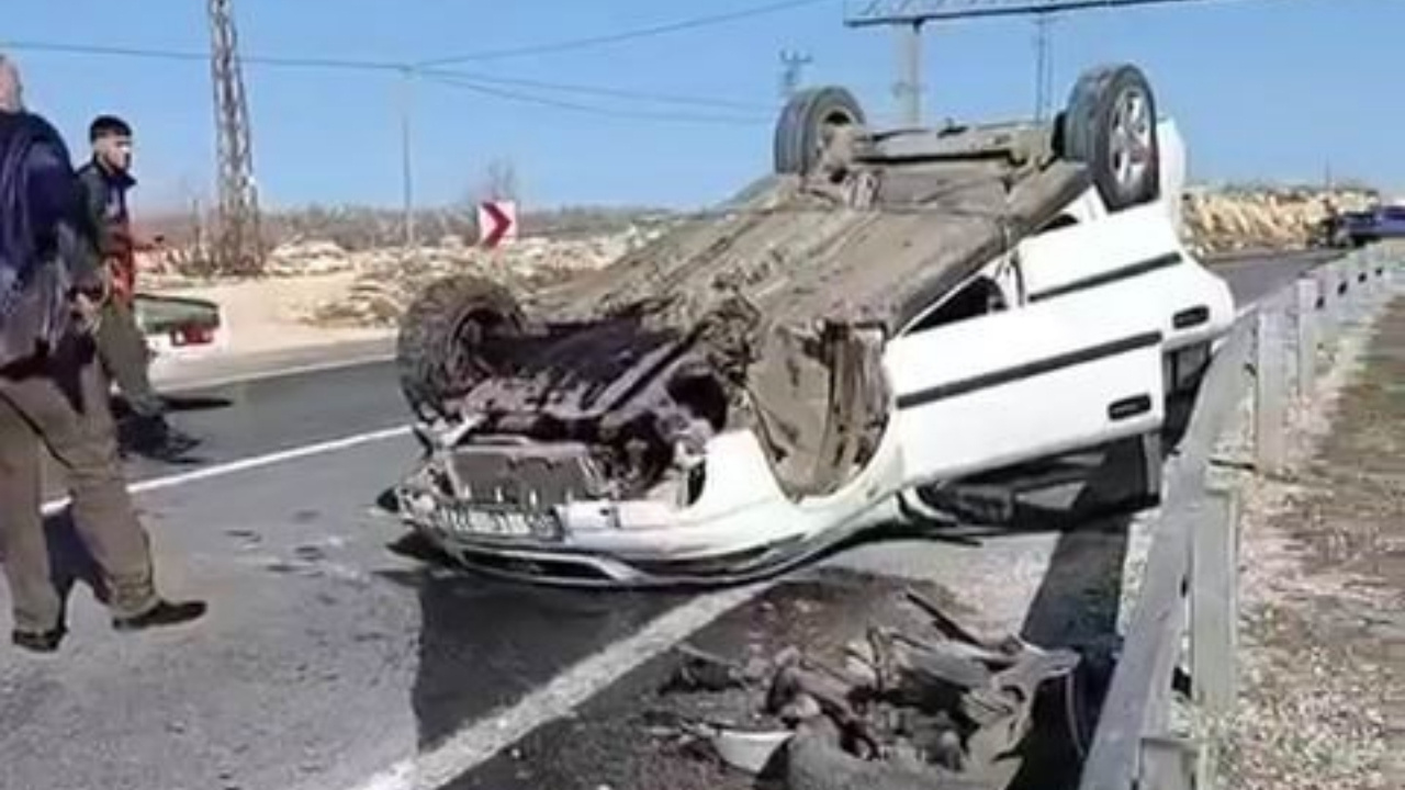 Diyarbakır’da takla atan araçtan yara almadan kurtuldu