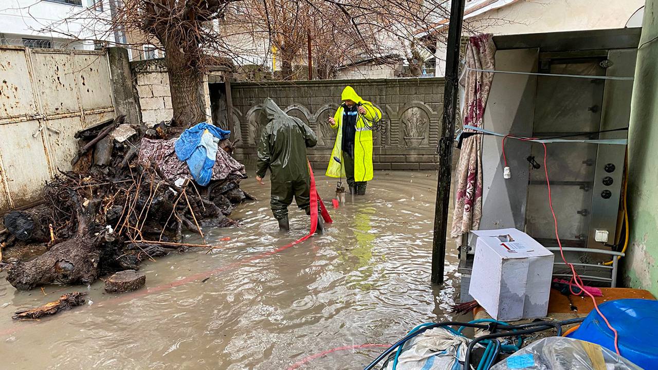 DİSKİ: 110 personel ve iş makinalarıyla sahadayız