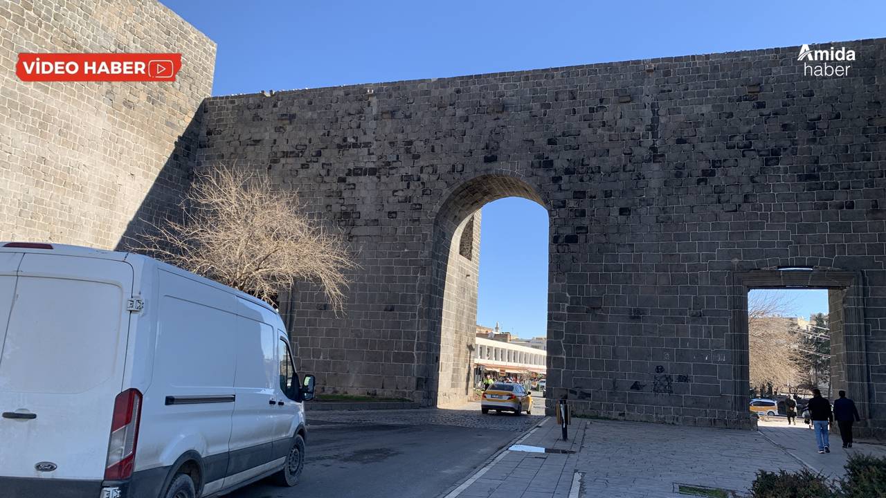 Tarihi yapıda çökme riski: Diyarbakır Surları trafiğe kapatılmalı