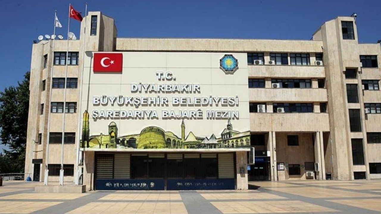 Diyarbakır Büyükşehir’den yaşlılara bayram tıraşı
