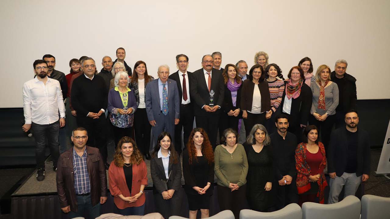 Diyarbakır Tabip Odası’ndan Sırrı Süreyya Önder’e ödül