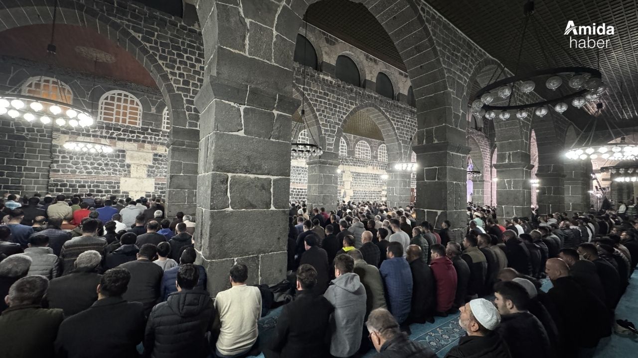 Diyarbakır’daki tarihi camide Kürtçe ilahiler okundu