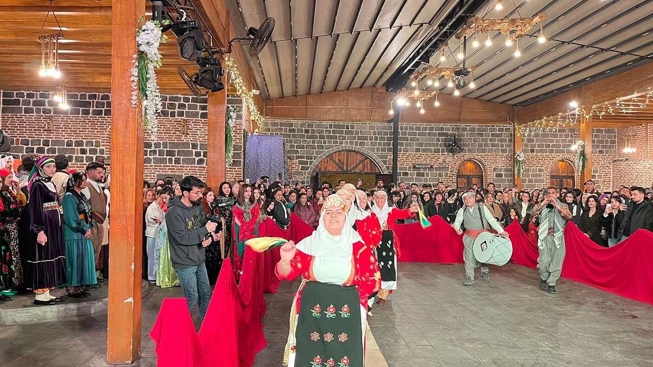 Diyarbakır’da Kasedjin’ın Newroz’a özel programı düzenlendi