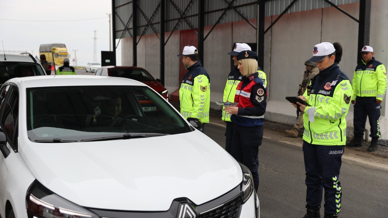 Diyarbakır’da trafikte dronlu denetim