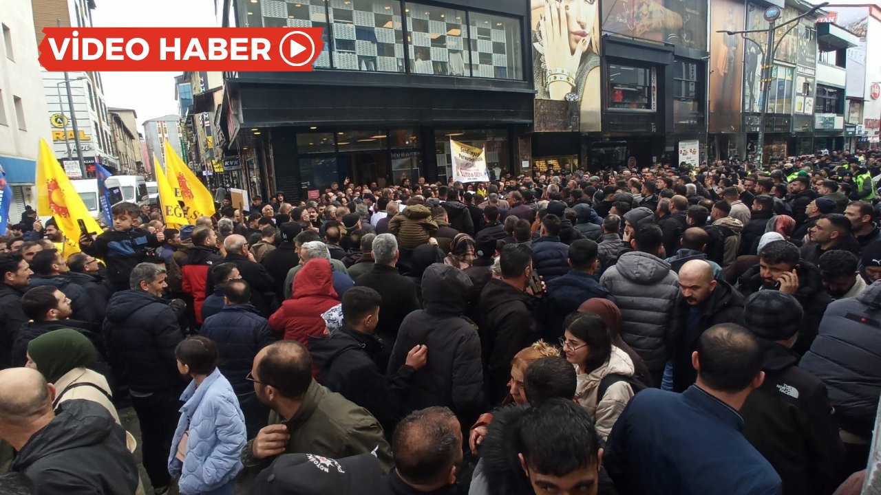 Ağrı’da görevden alınan doktor için yürüyüş