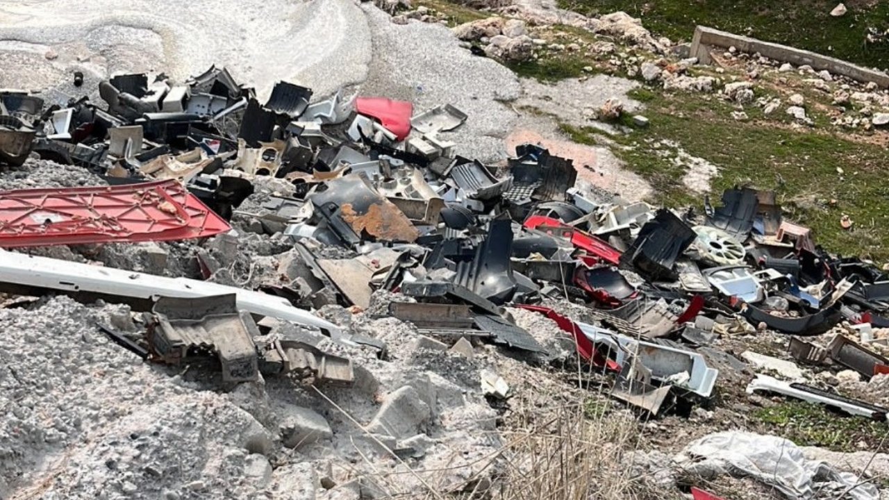 Diyarbakır’da oto sanayi atıkları doğayı tehdit ediyor