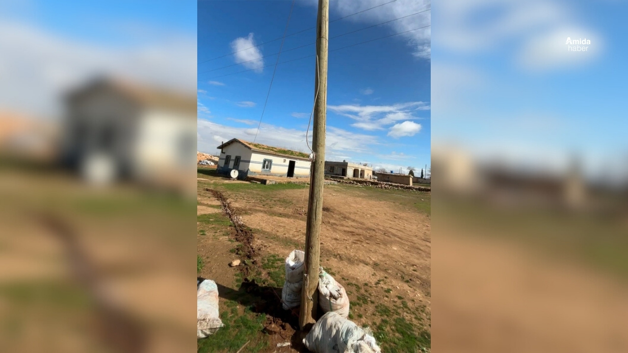 Ahşap direğin içini oyup eve kaçak çektiler