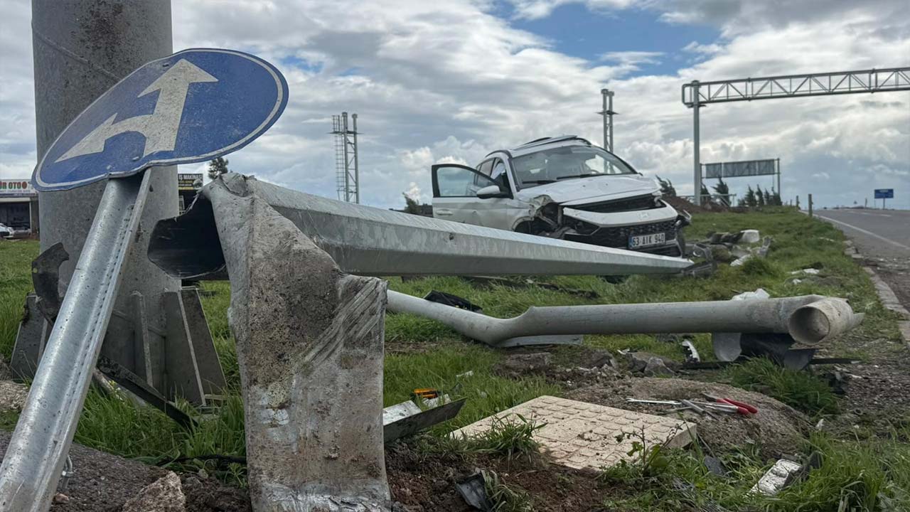 Diyarbakır'da okul servisi kaza yaptı: 15 yaralı