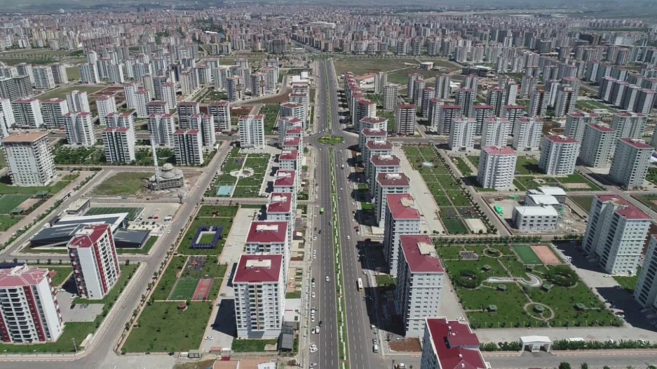 Diyarbakır’da 20 bin kişi dev sitelerde mesai yapıyor