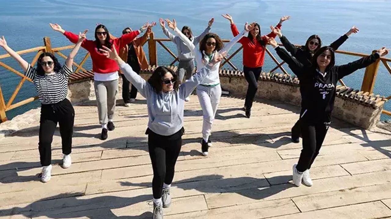 Kadınlardan Akdamar Adası'nda spor