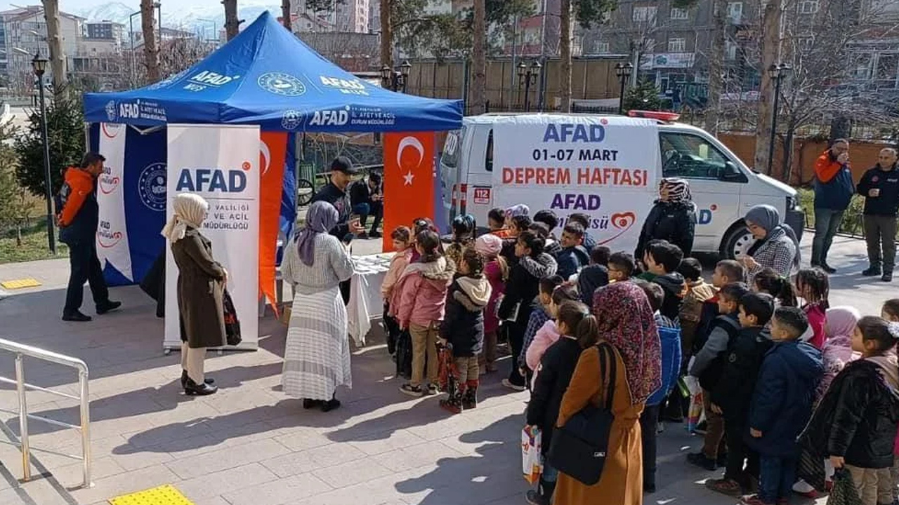 Murat Köprüsü'nde deprem farkındalık standı