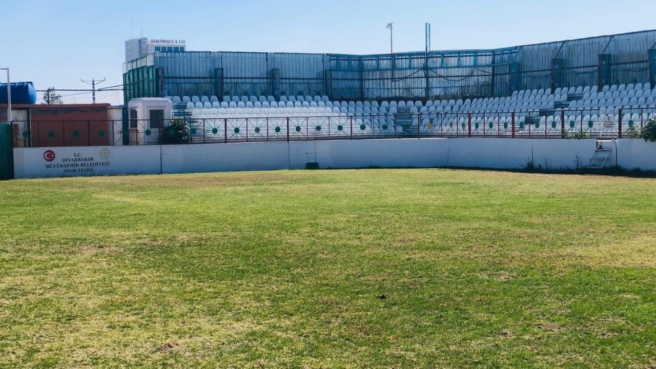 Diyarbakır’da deprem çatlakları altında spor