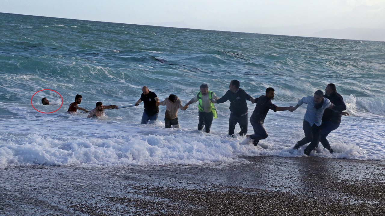 Diyarbakırlı gençlerin sahilde can pazarı: Kuzen kurtarılamadı