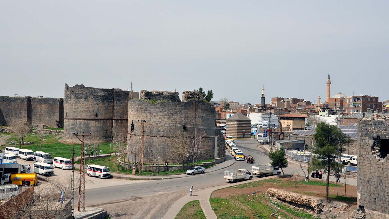 Diyarbakır’a uzanan muhtarlı dolandırıcılık: 120 kişi mağdur