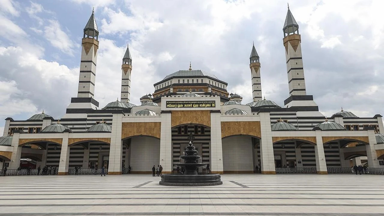 Diyarbakır’da bu camiye girmek ücretli!