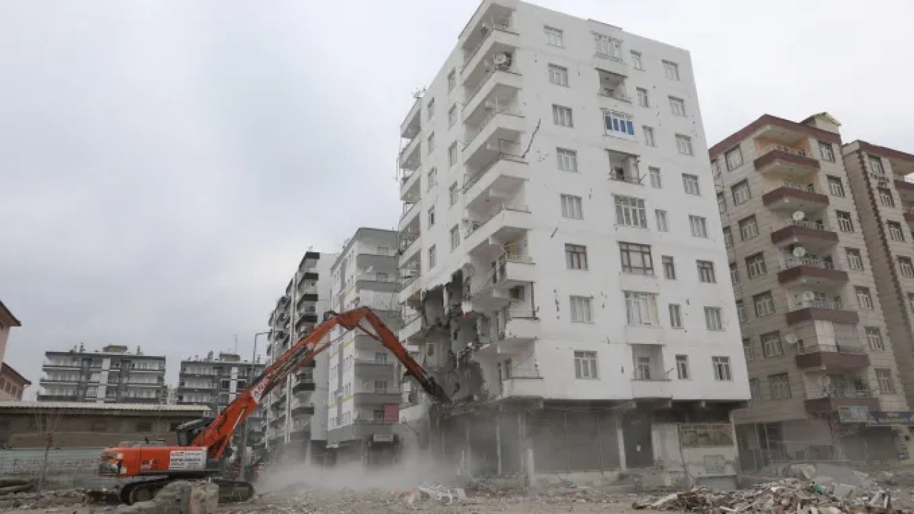 Diyarbakır’da ‘kaçak’ kafenin yıkımında gerginlik