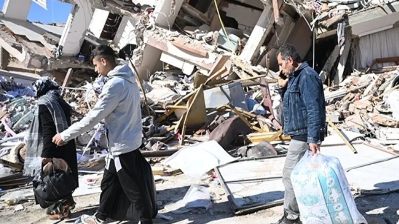 Diyarbakır’da depremzede çocuklara yüzme eğitimi