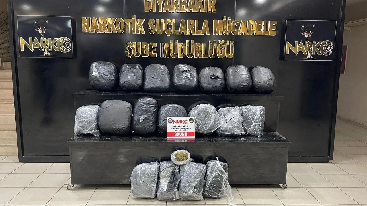 Buzdolabından 81 kilo skunk ele geçirildi: 4 kişi tutuklandı