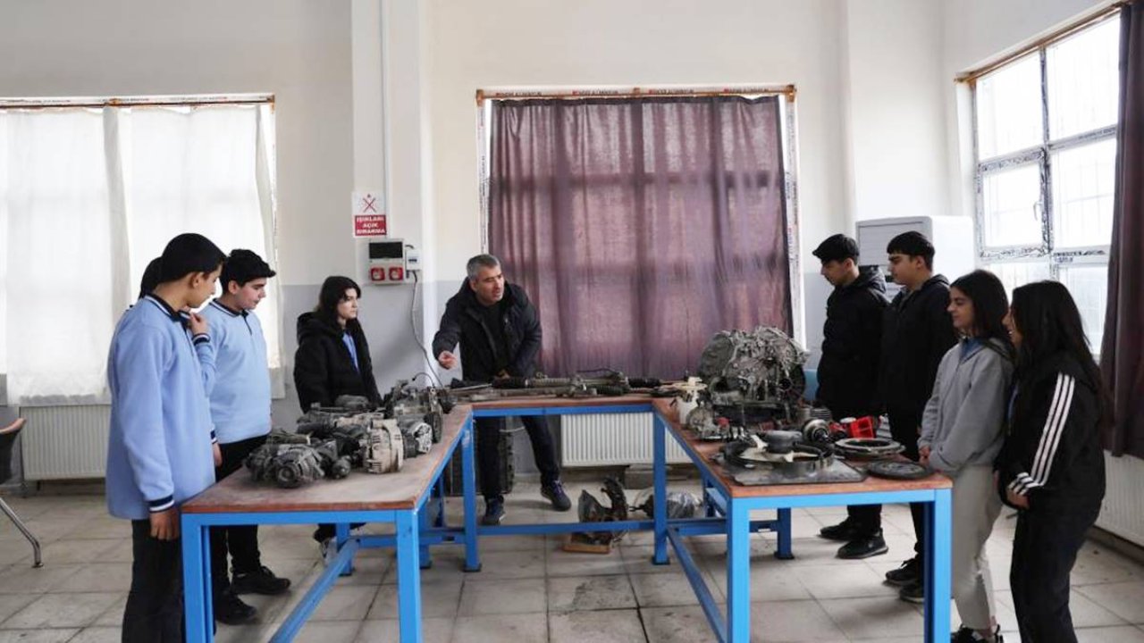 Diyarbakır’da 160 öğrenci hem öğreniyor hem kazanıyor