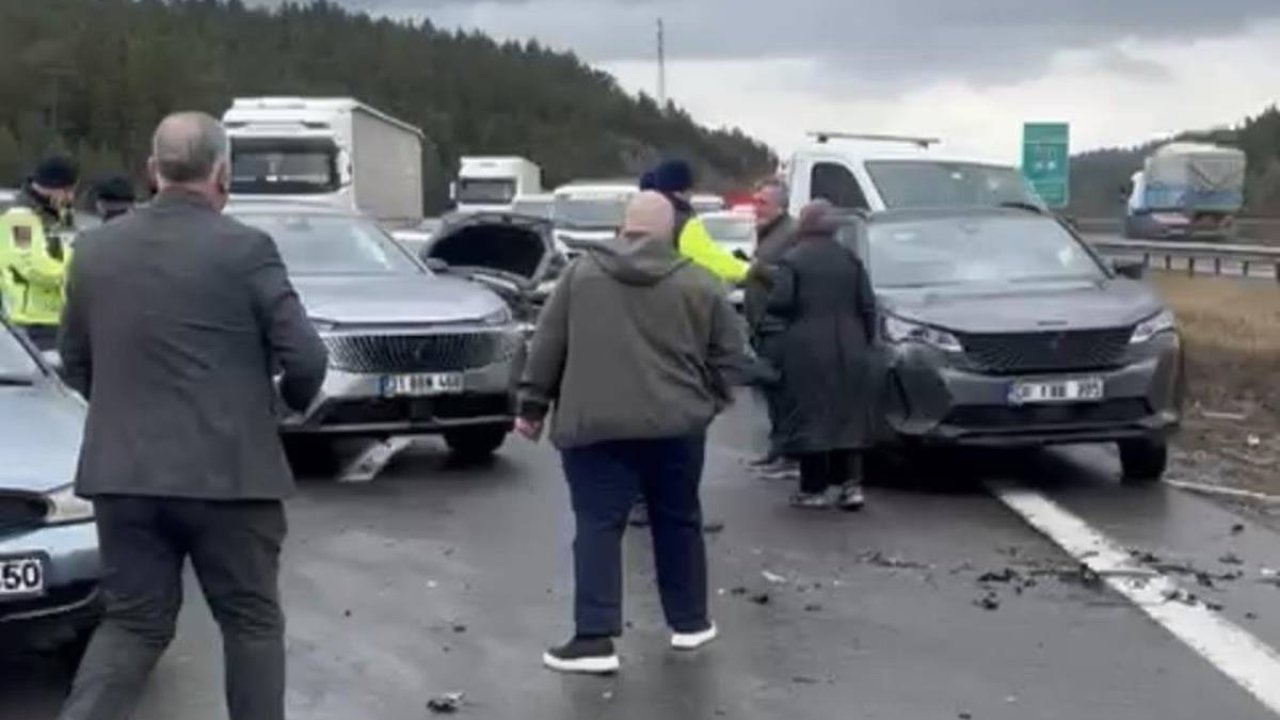 TEM Otoyolu’nda 10 araç birbirine girdi