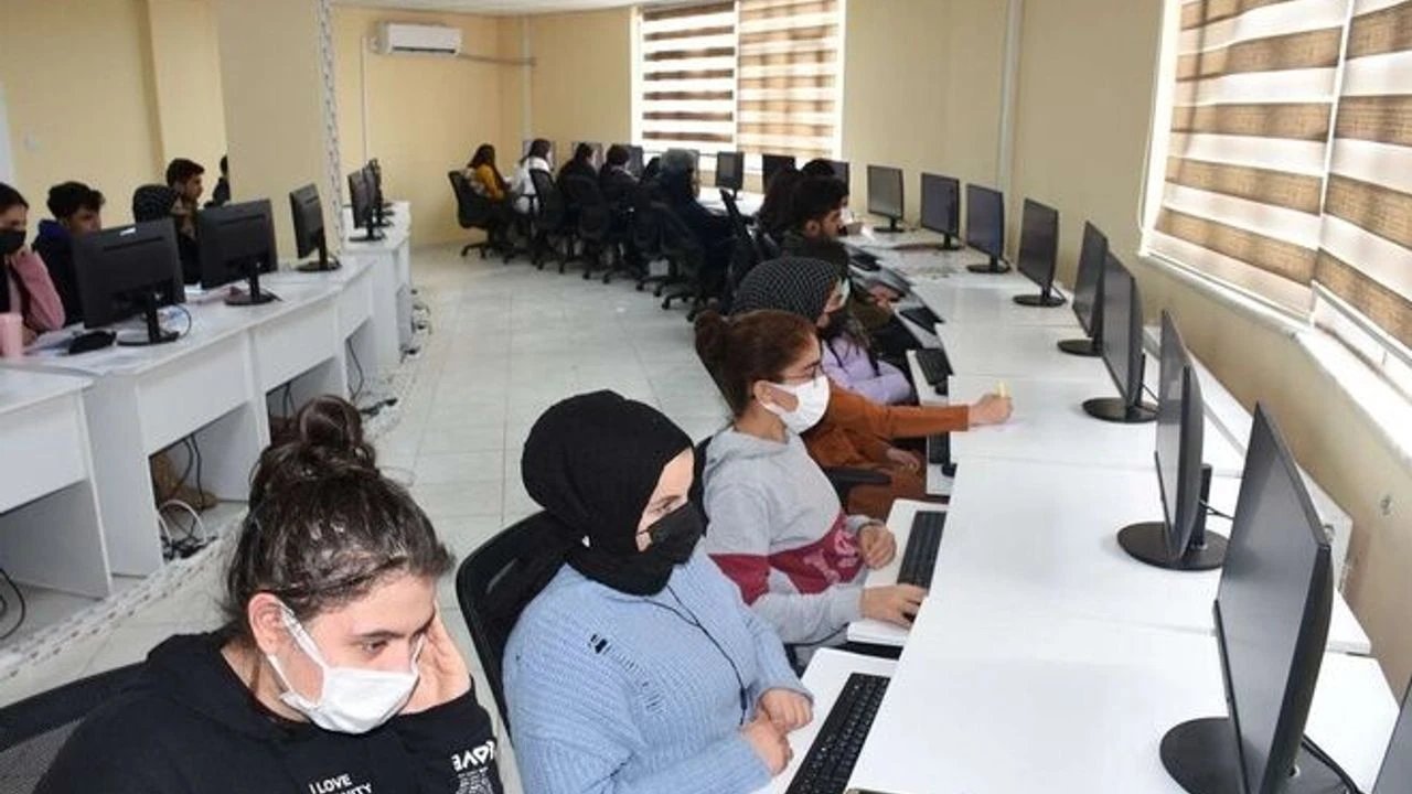 Diyarbakır’da Bilgievi ve Akademi Lise'de 15 bin öğrenciye yoğun ders programı