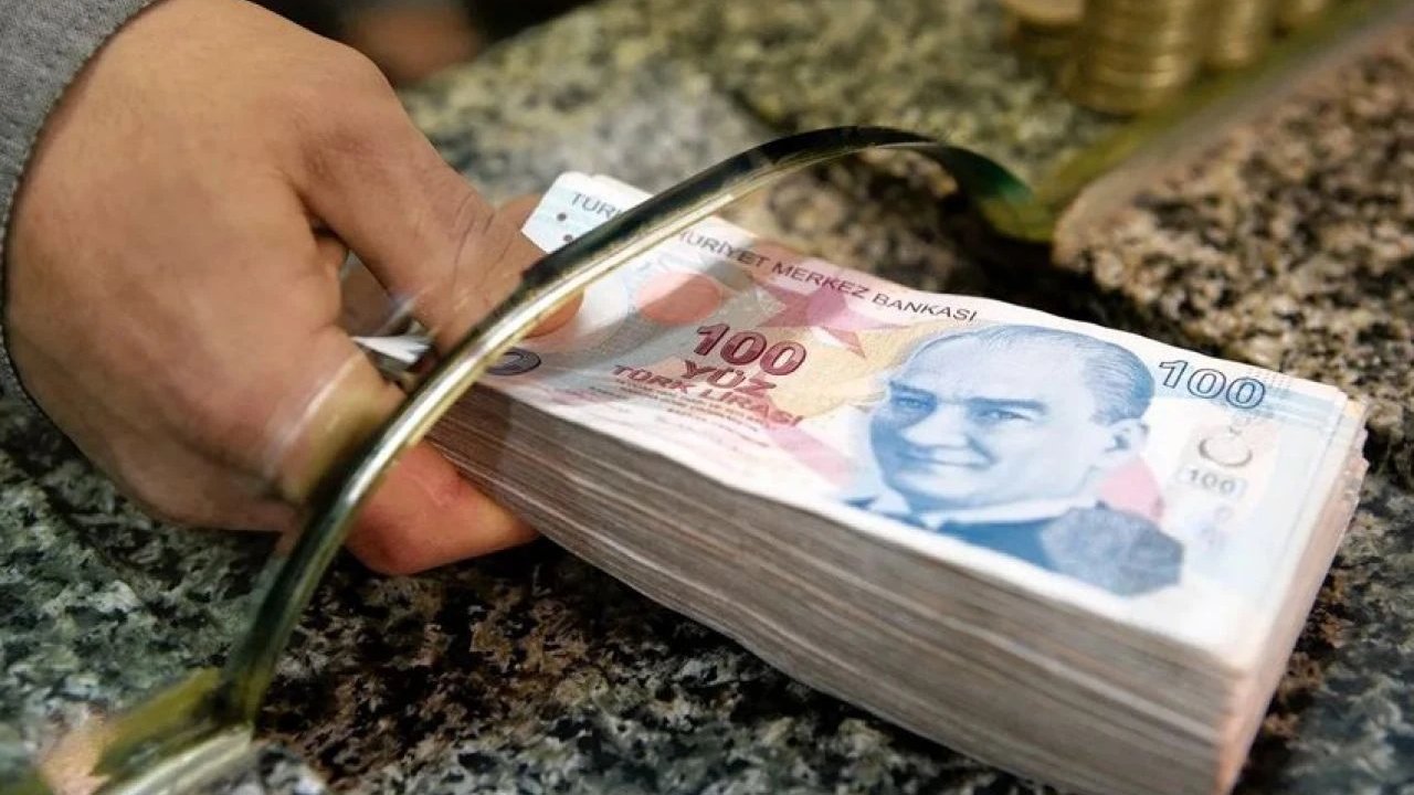 Açlık sınırı asgari ücreti geride bıraktı: 9 bin 234 lira