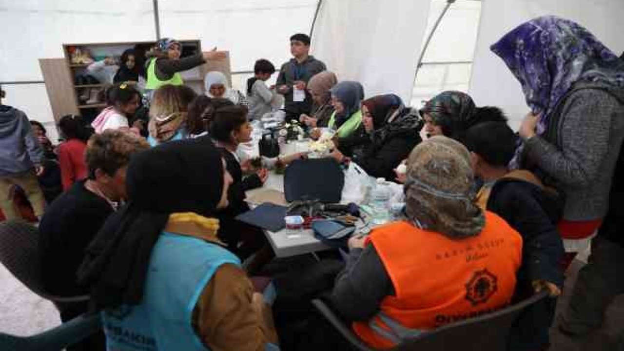 Afetzede kadınlar, deprem travmasını atlatmaya çalışıyor
