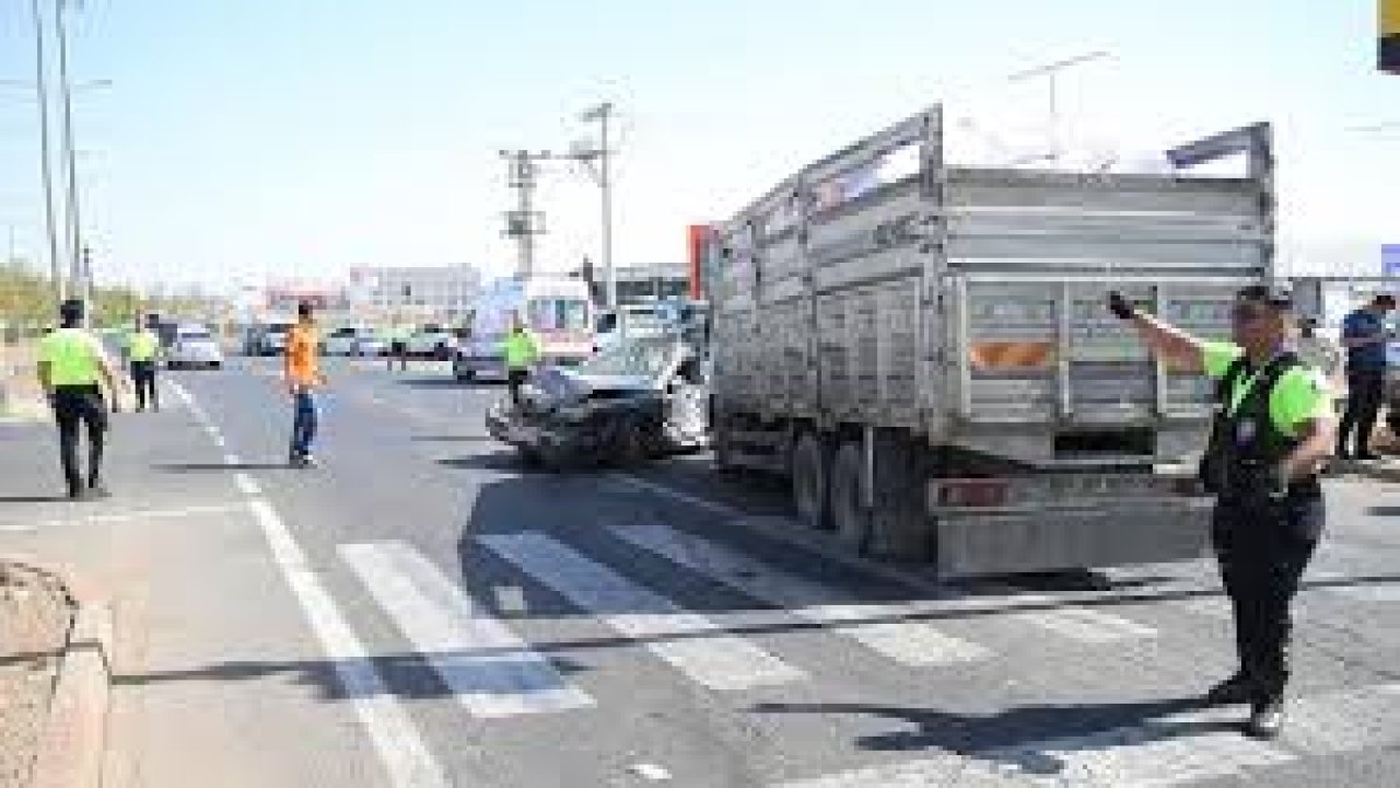 Diyarbakır’da feci kaza: 6 araç birbirine girdi