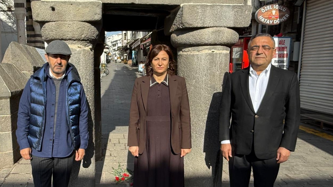 Türkan Elçi 4 Ayaklı Minare’ye gitti, eşini andı