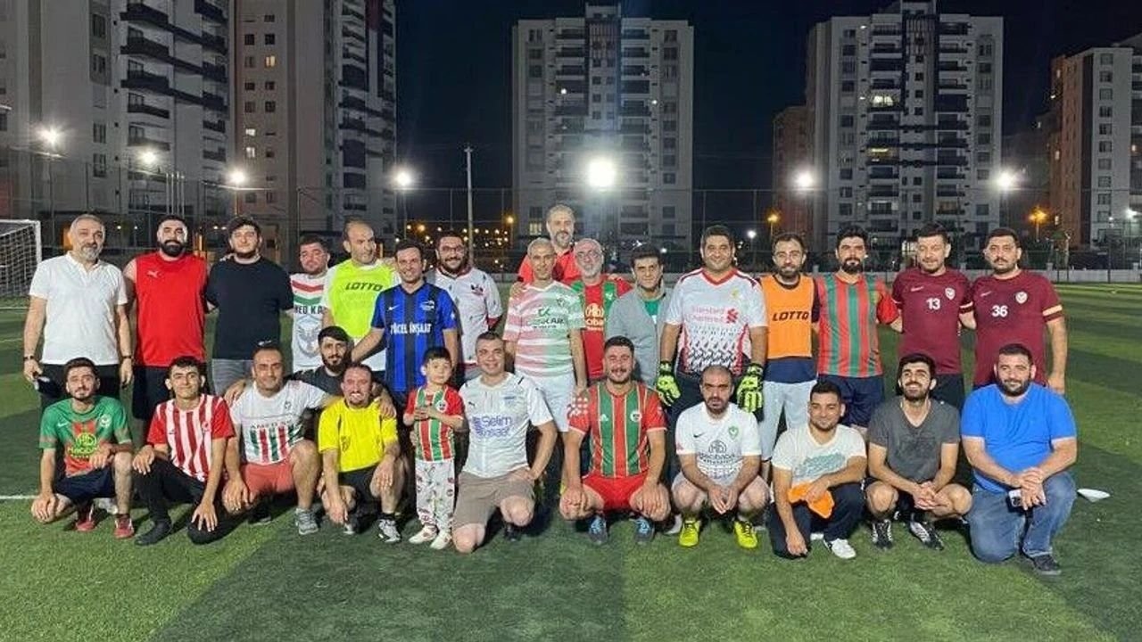 Amedspor yöneticileri, taraftar grupları ve gazeteciler maç yaptı