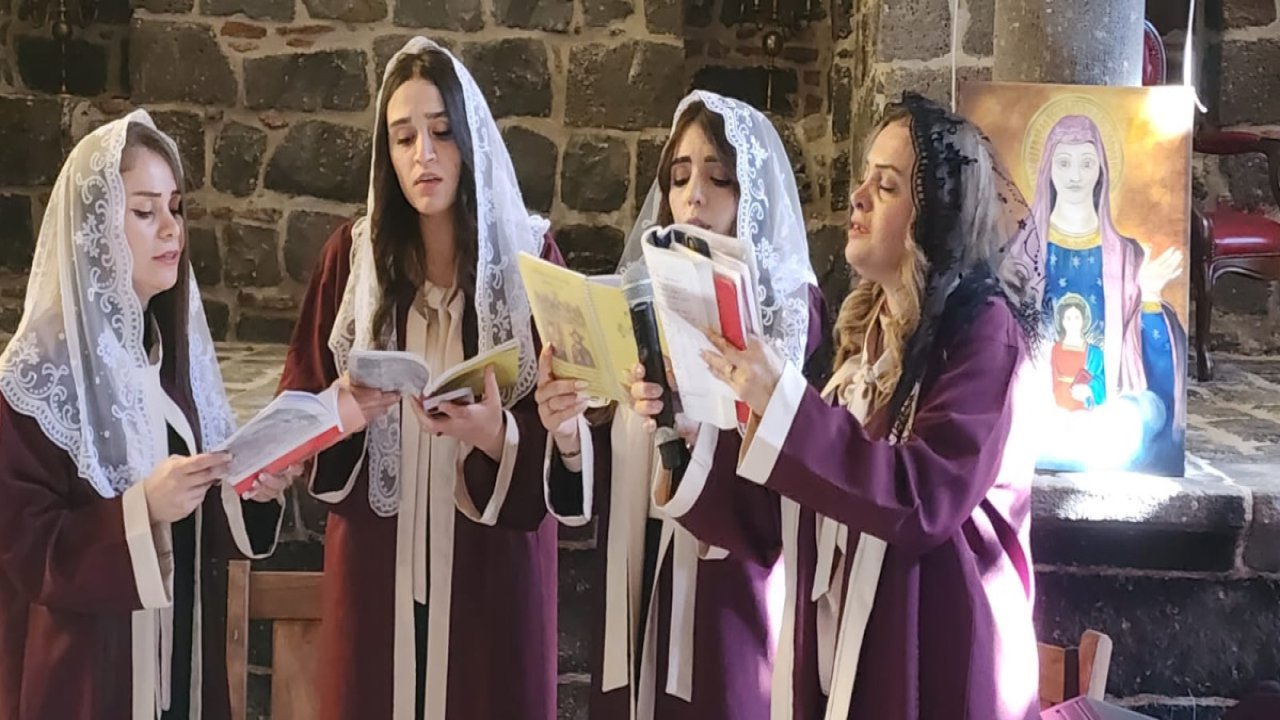 Keldaniler 8 yıl sonra Diyarbakır’da ayin yaptı