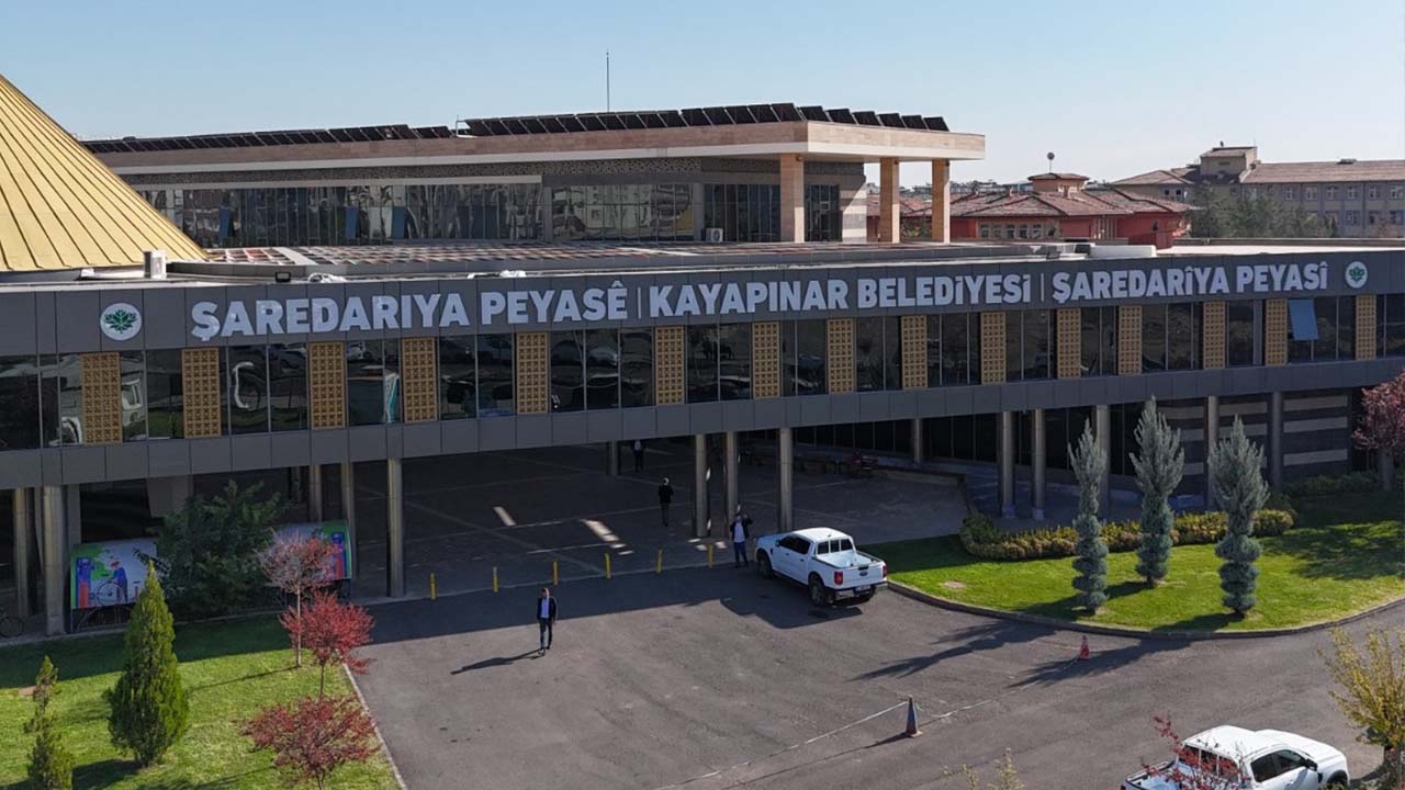 Eski kayyum ‘dolandırıcılıktan’ tutuklandı