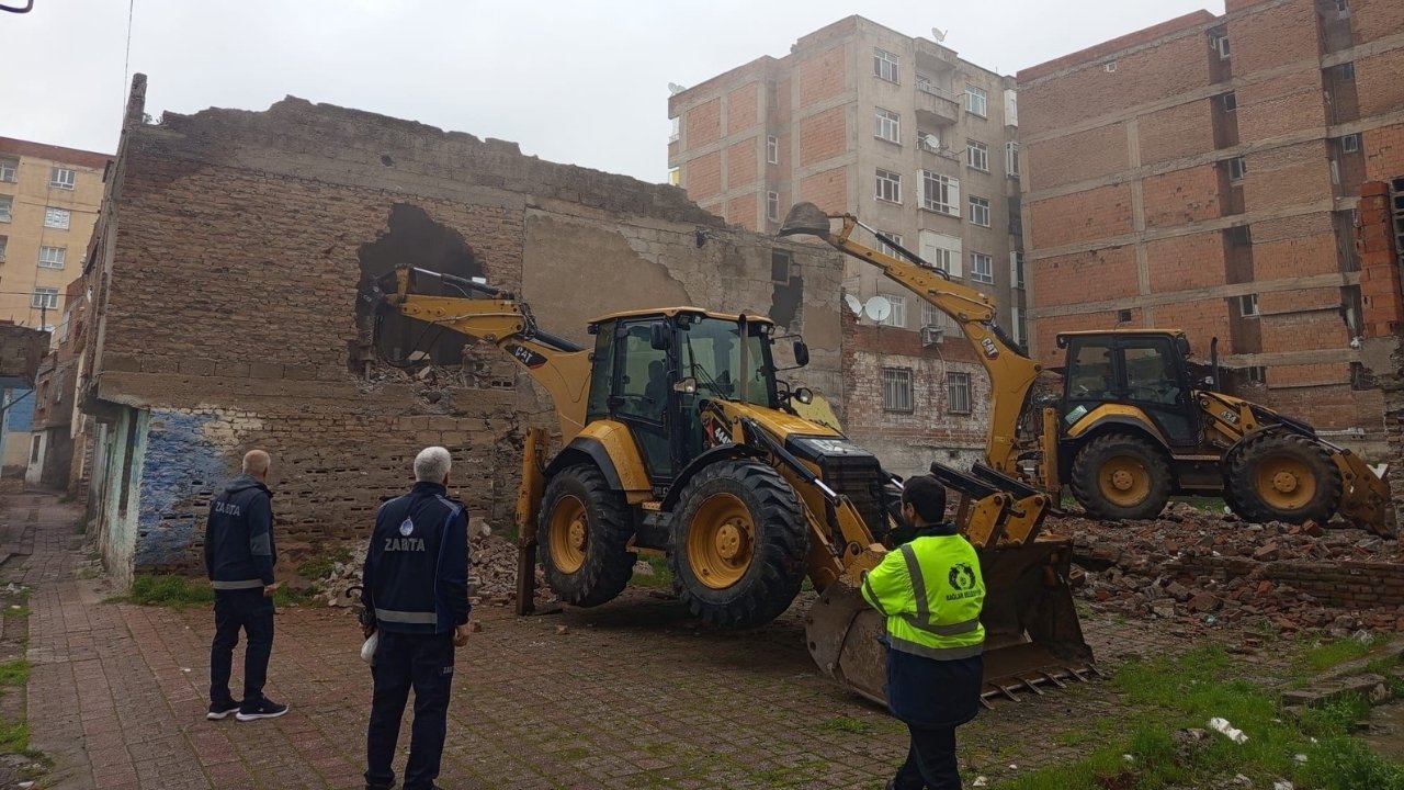 Diyarbakır’daki belediyenin metruk yapı mesaisi