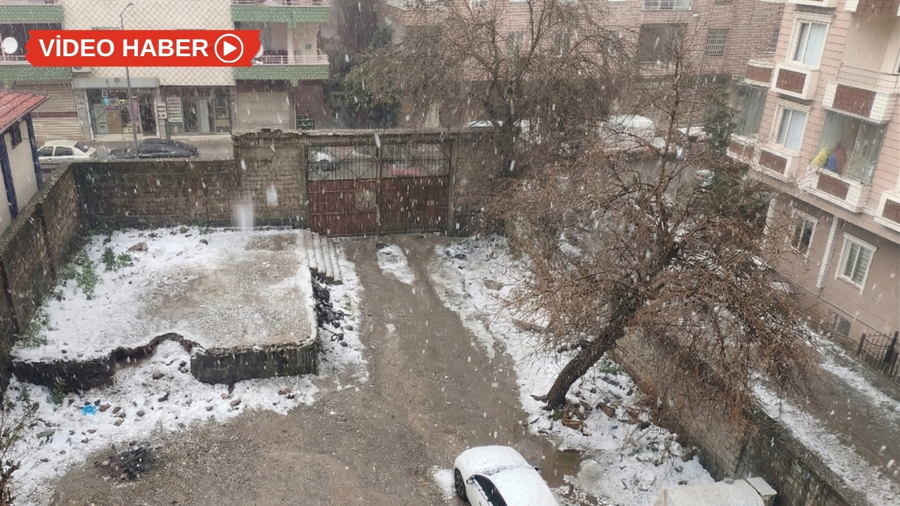 Diyarbakır’a ‘Nisan dolusu’ yağdı