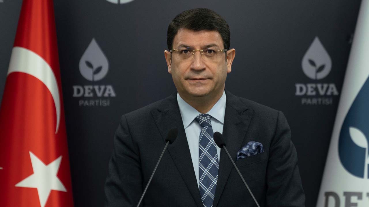 Şahin: Pembe tablo vitrinde, kara tablo icra dairesinde