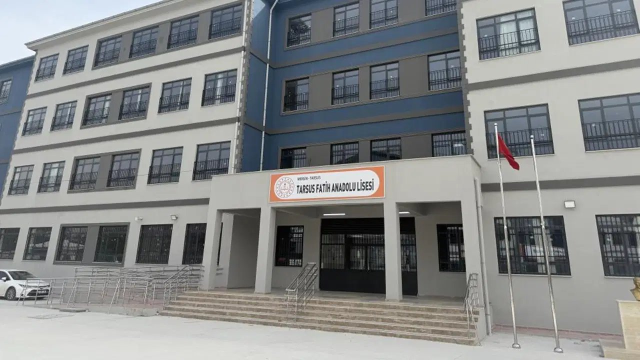 Lise öğrencisi okulda silahla yakalandı