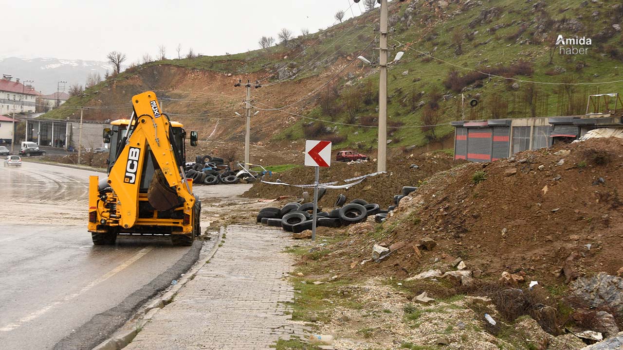 Bitlis'te toprak kayması meydana geldi